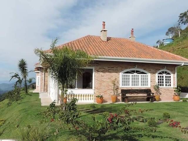 #48 - Casa para Venda em Campos do Jordão - SP